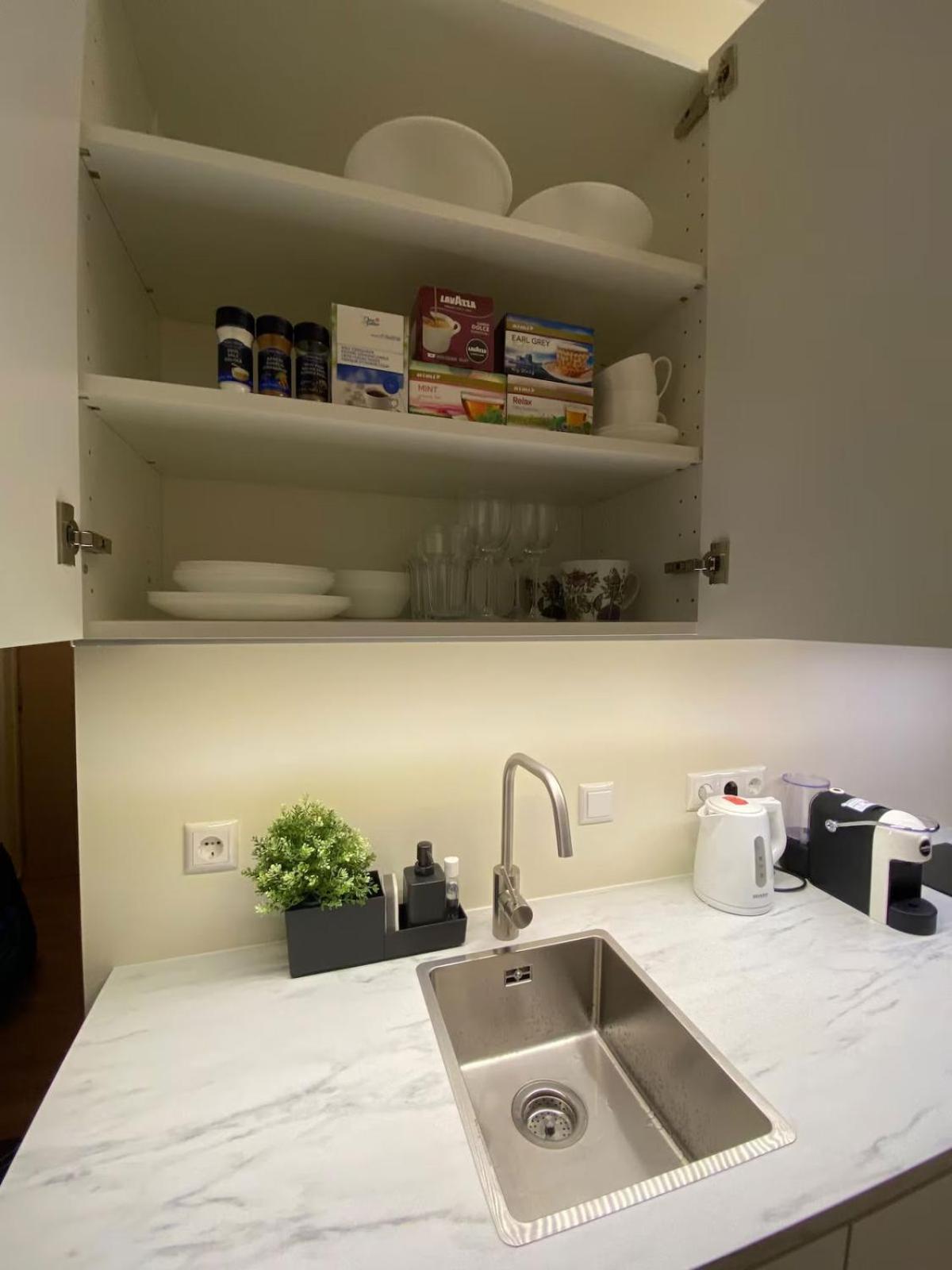 Lovely Aisa Apartment | 2 Terraces Parnu Luaran gambar