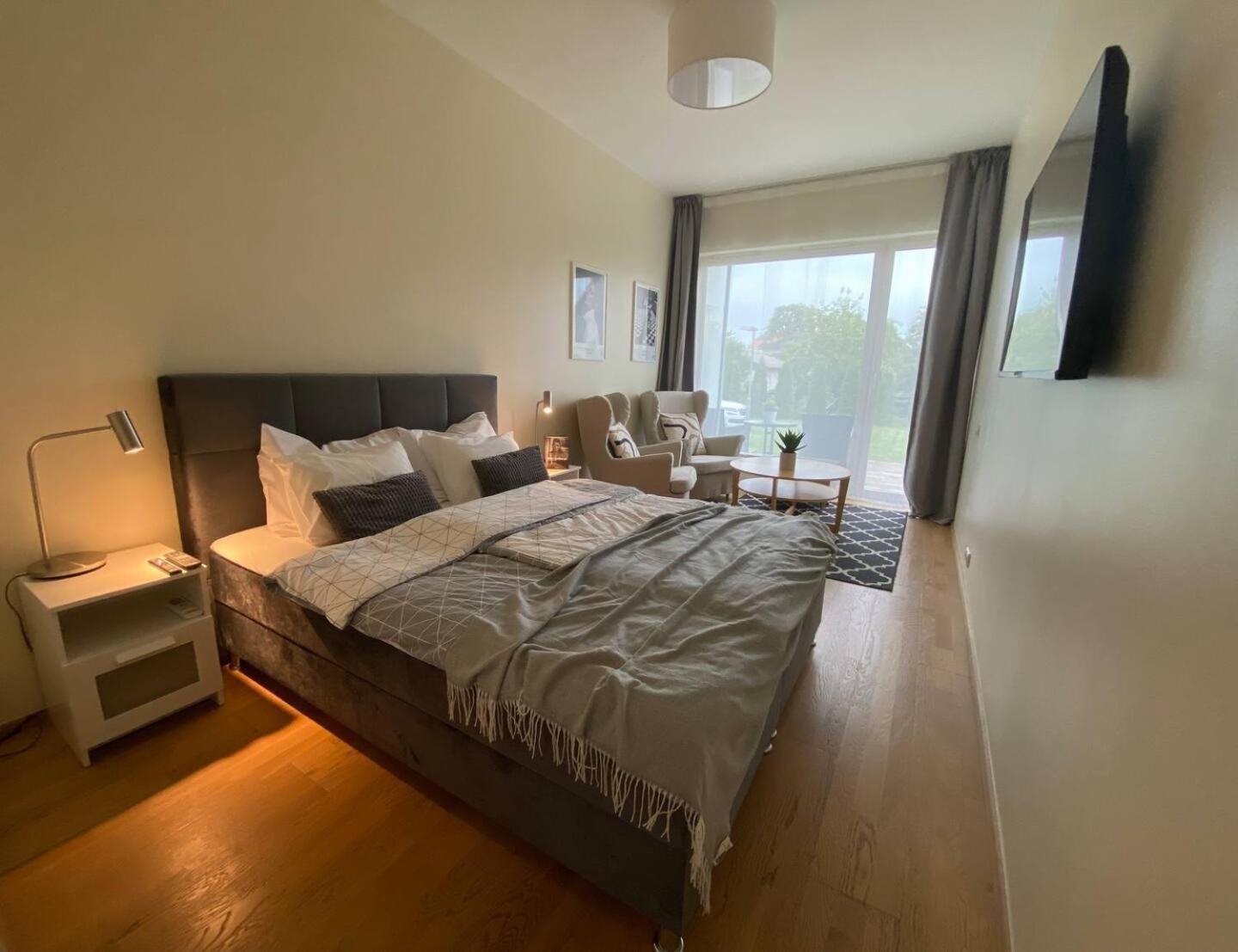 Lovely Aisa Apartment | 2 Terraces Parnu Luaran gambar